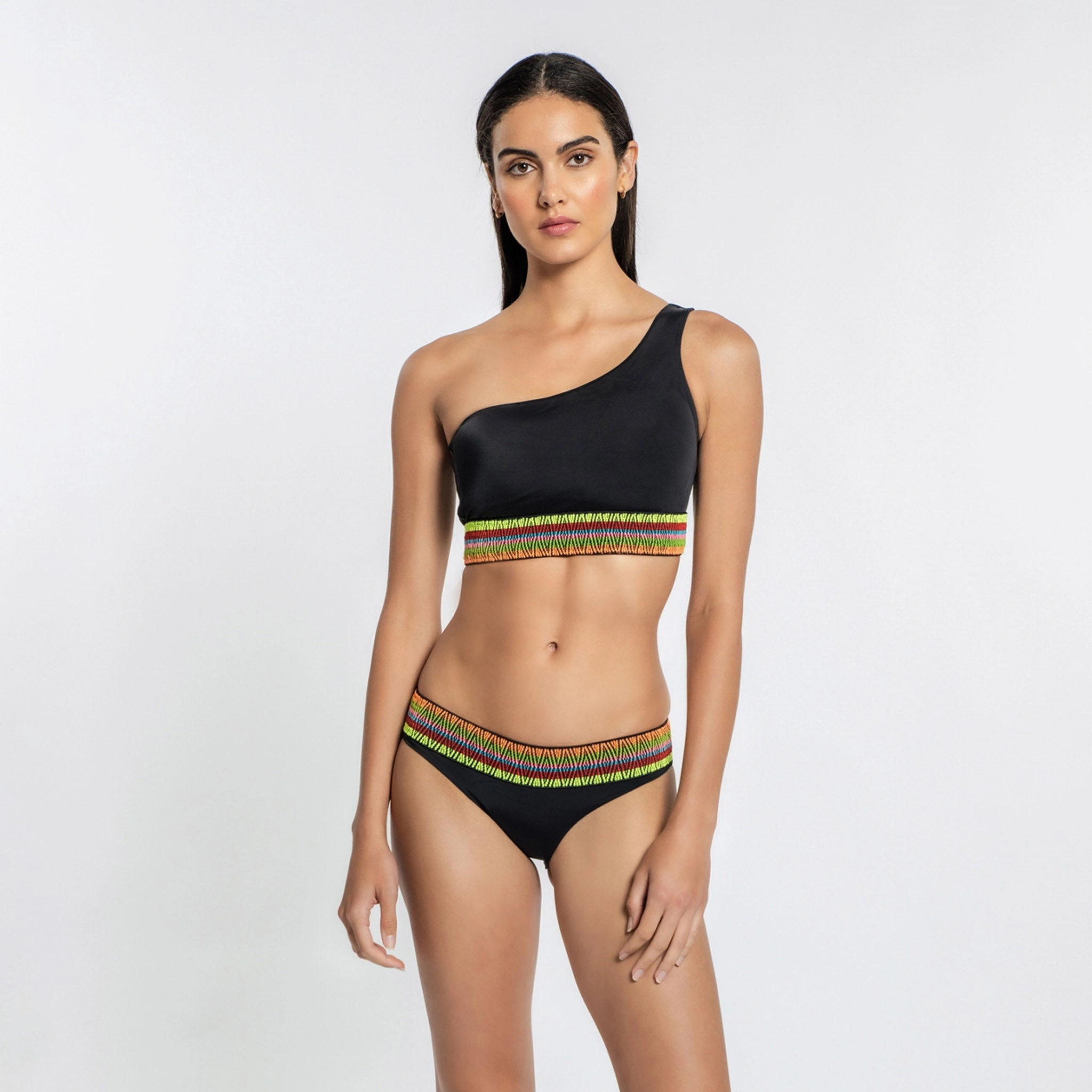 Zoni Bikini Top: Zomerse Zonneschijn op je Huid, Perfecte Pasvorm en Stijl in Één!